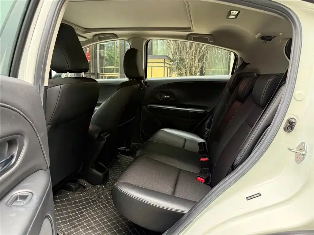Honda Vezel 2021 из CN, фото 10