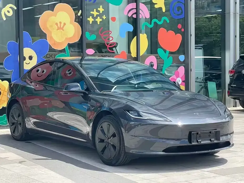 Tesla Model 3 — фото 4