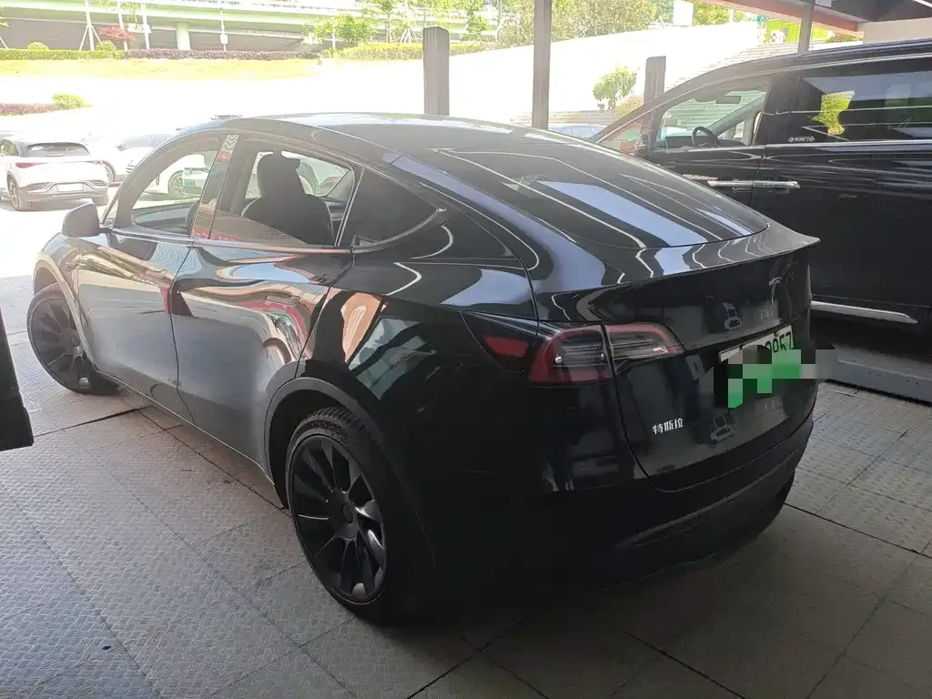 Tesla Model Y 2023 из CN, фото 3