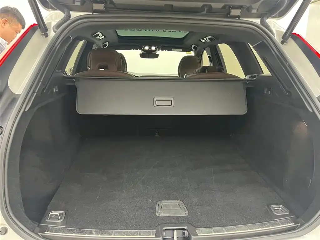 Volvo XC60 2024 из CN, фото 3
