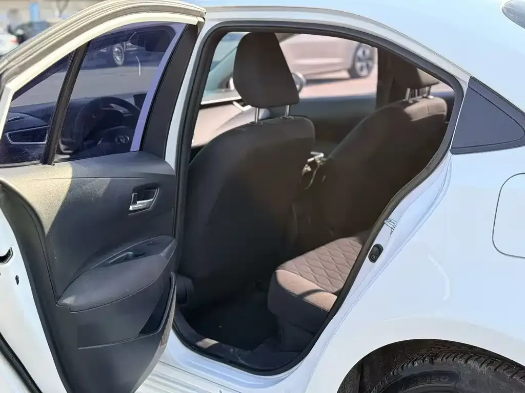 Toyota Corolla 2023 из CN, фото 2