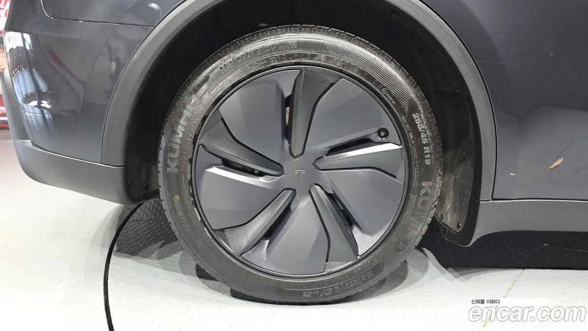Tesla Model Y — фото 7