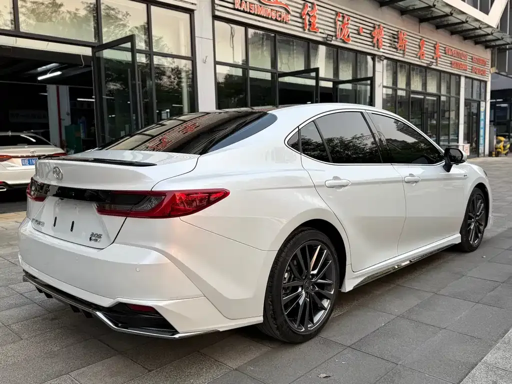 Toyota Camry — фото 7