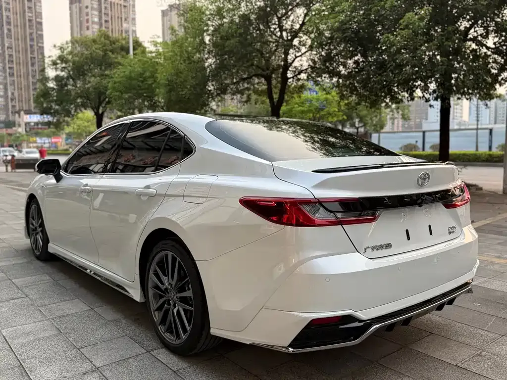 Toyota Camry — фото 9