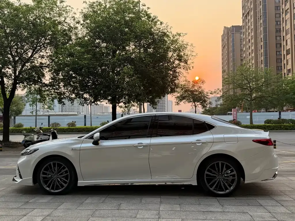 Toyota Camry — фото 10