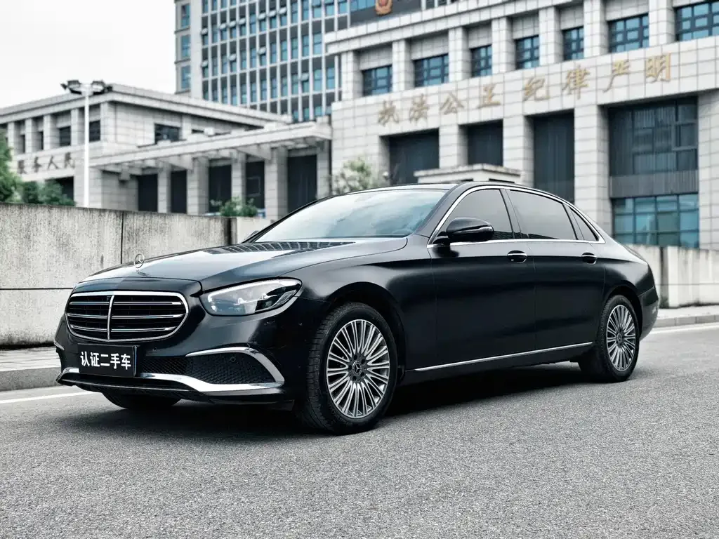 Mercedes-Benz E-Class — фото 1