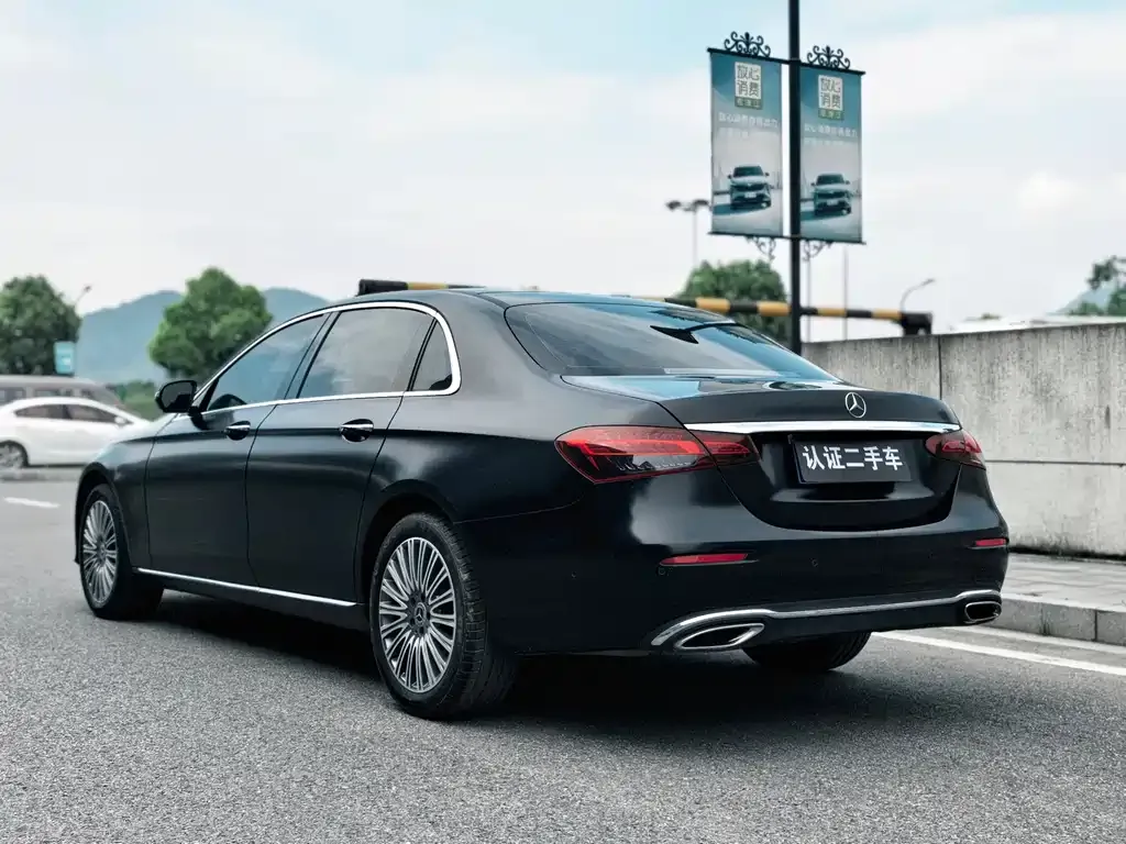 Mercedes-Benz E-Class — фото 8