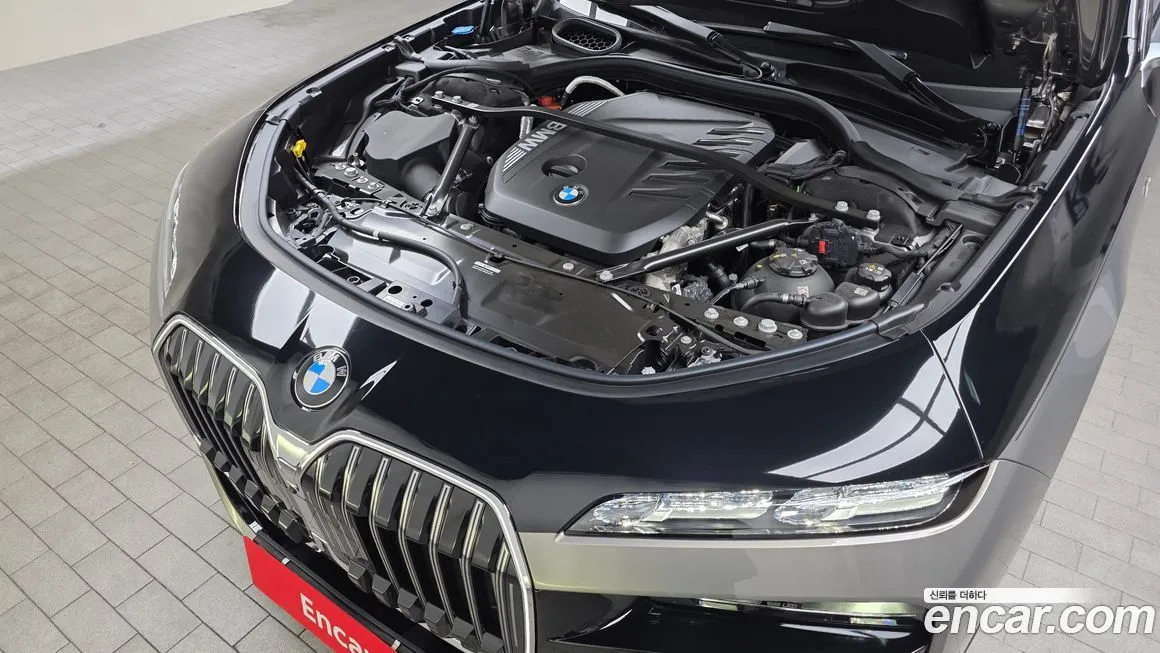 BMW 7-Series — фото 10