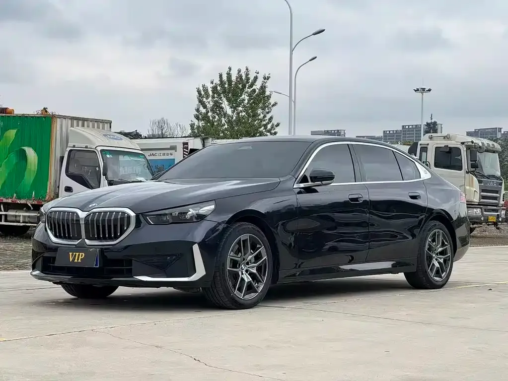BMW 5 Series 2024 из CN, фото 1