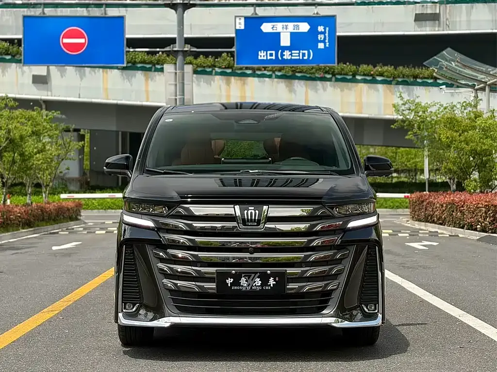 Toyota Vellfire — фото 10