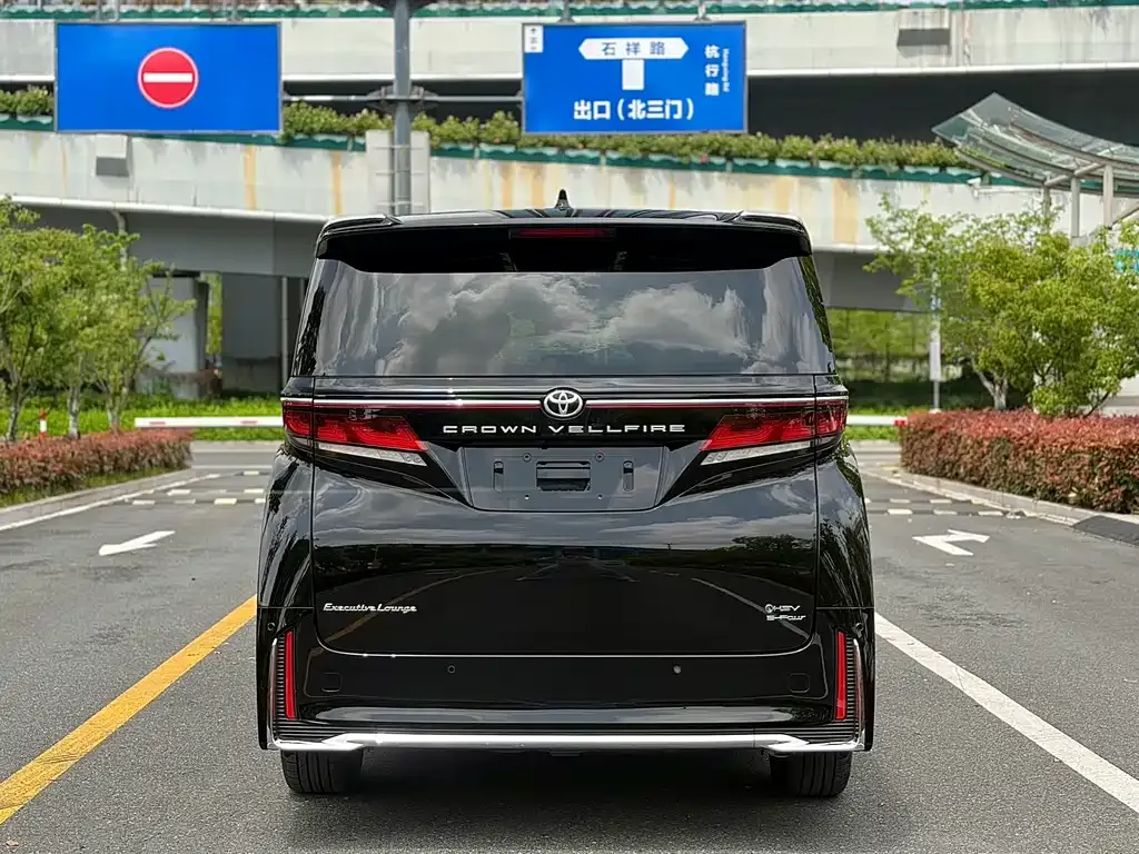 Toyota Vellfire — фото 3
