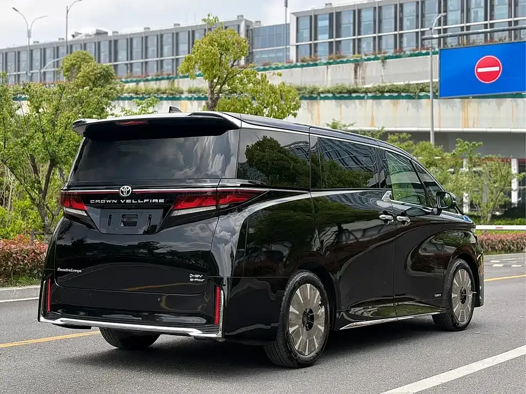 Toyota Vellfire — фото 8