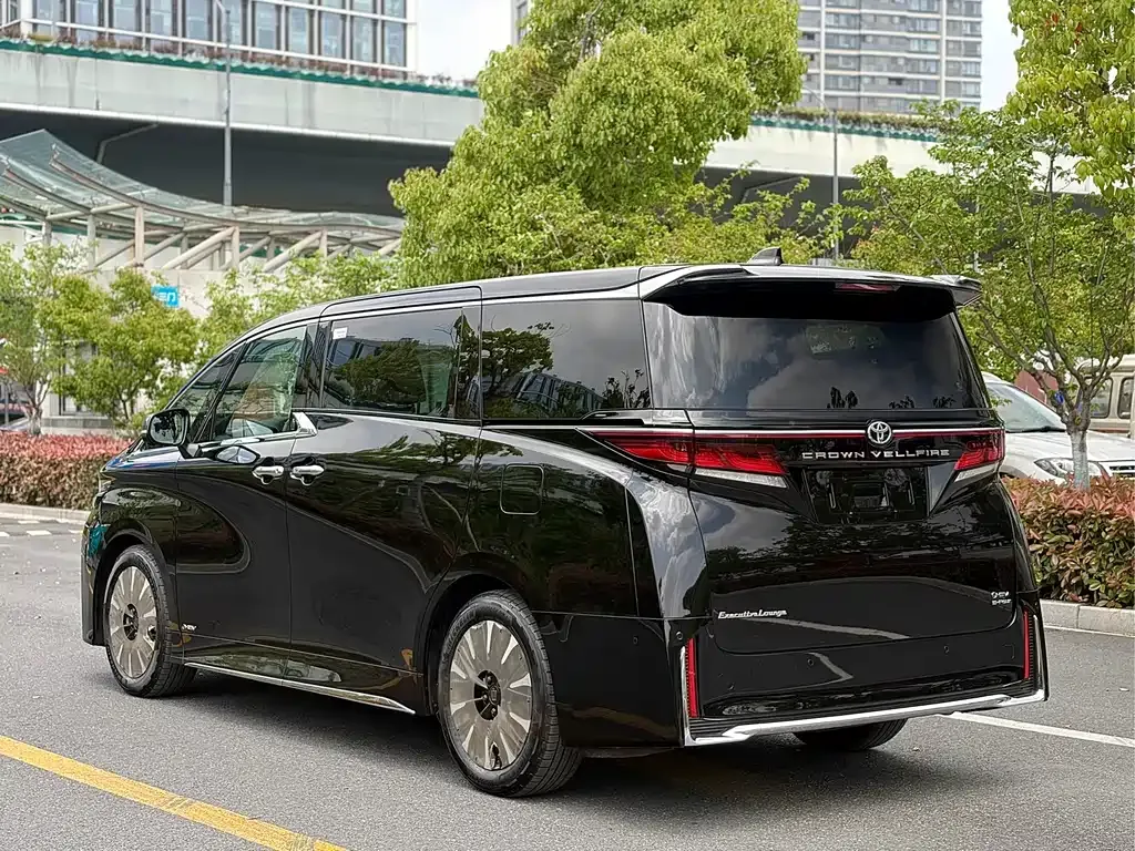 Toyota Vellfire — фото 6