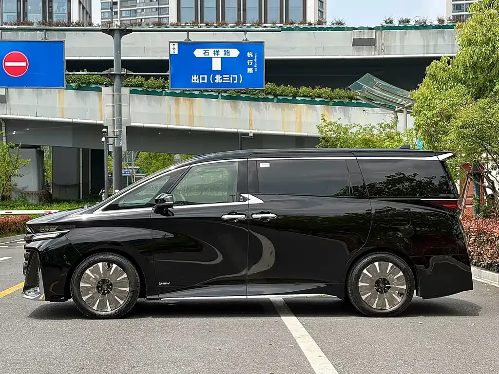 Toyota Vellfire — фото 4