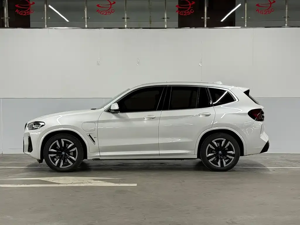 BMW iX3 2025 из CN, фото 10