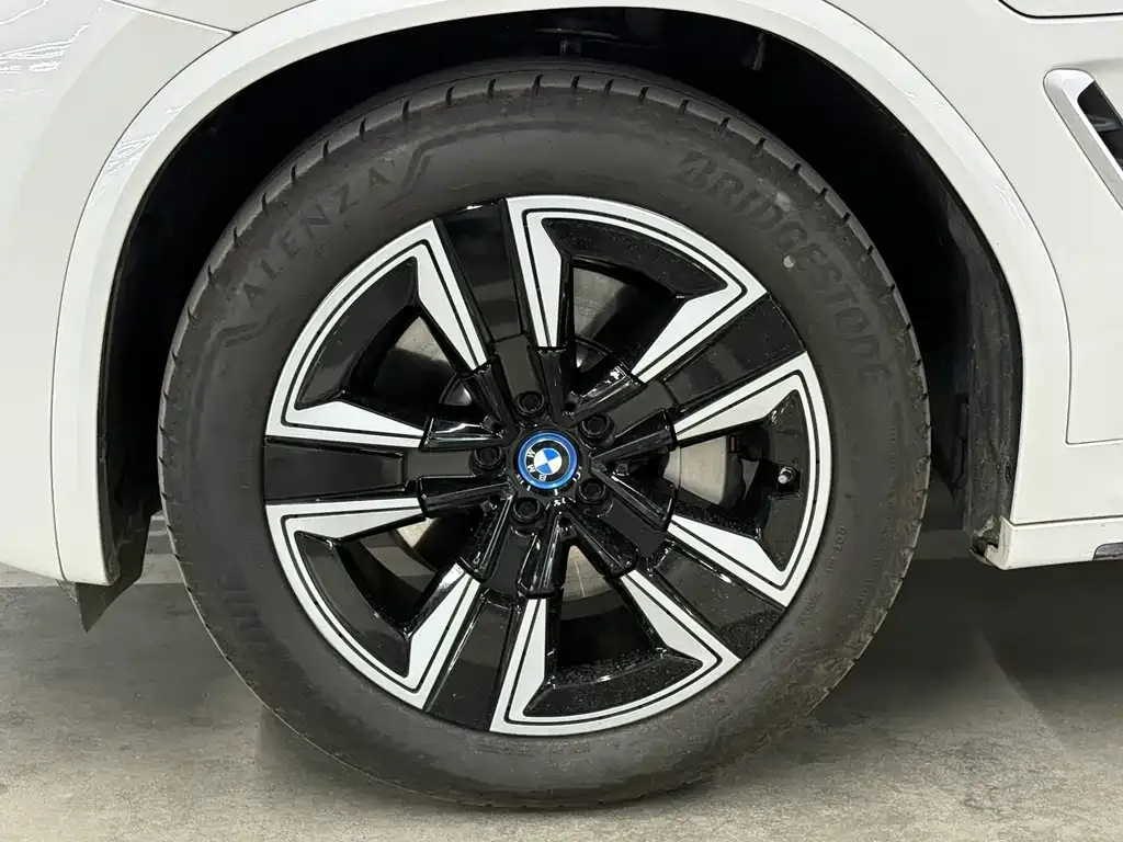 BMW iX3 2025 из CN, фото 5