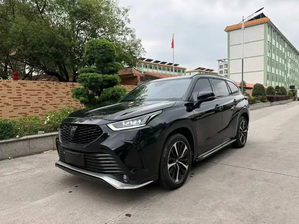 Toyota Crown Kluger 2023 из CN, фото 1