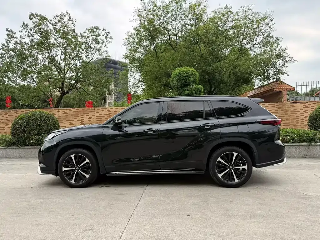 Toyota Crown Kluger 2023 из CN, фото 7