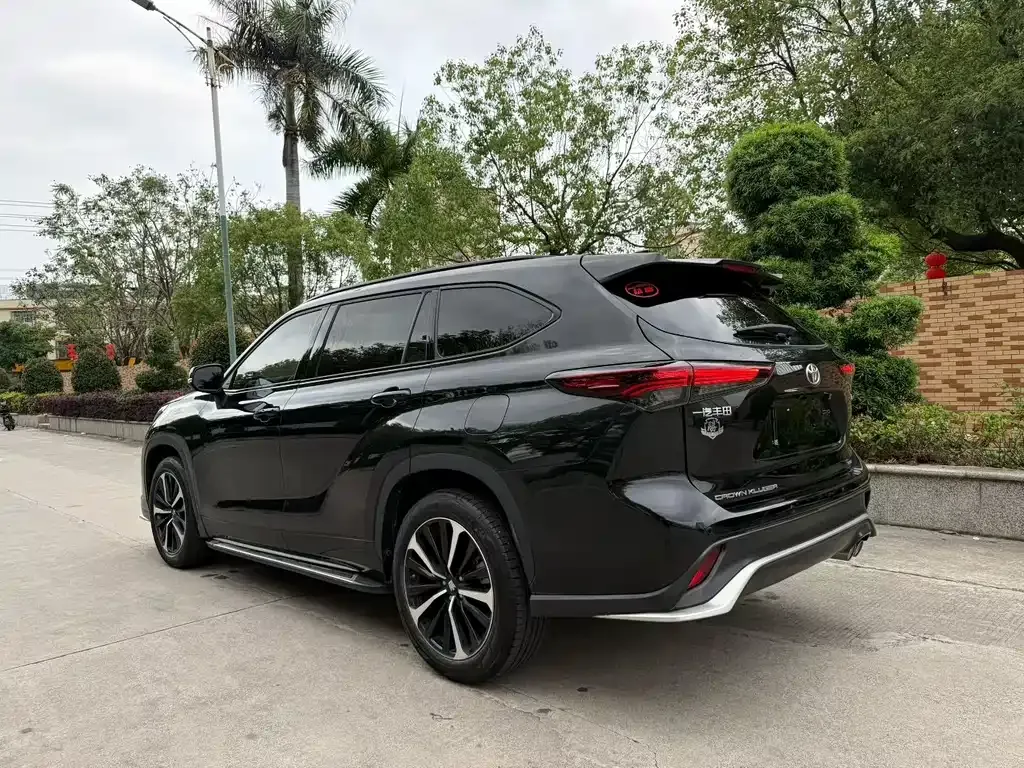 Toyota Crown Kluger 2023 из CN, фото 6