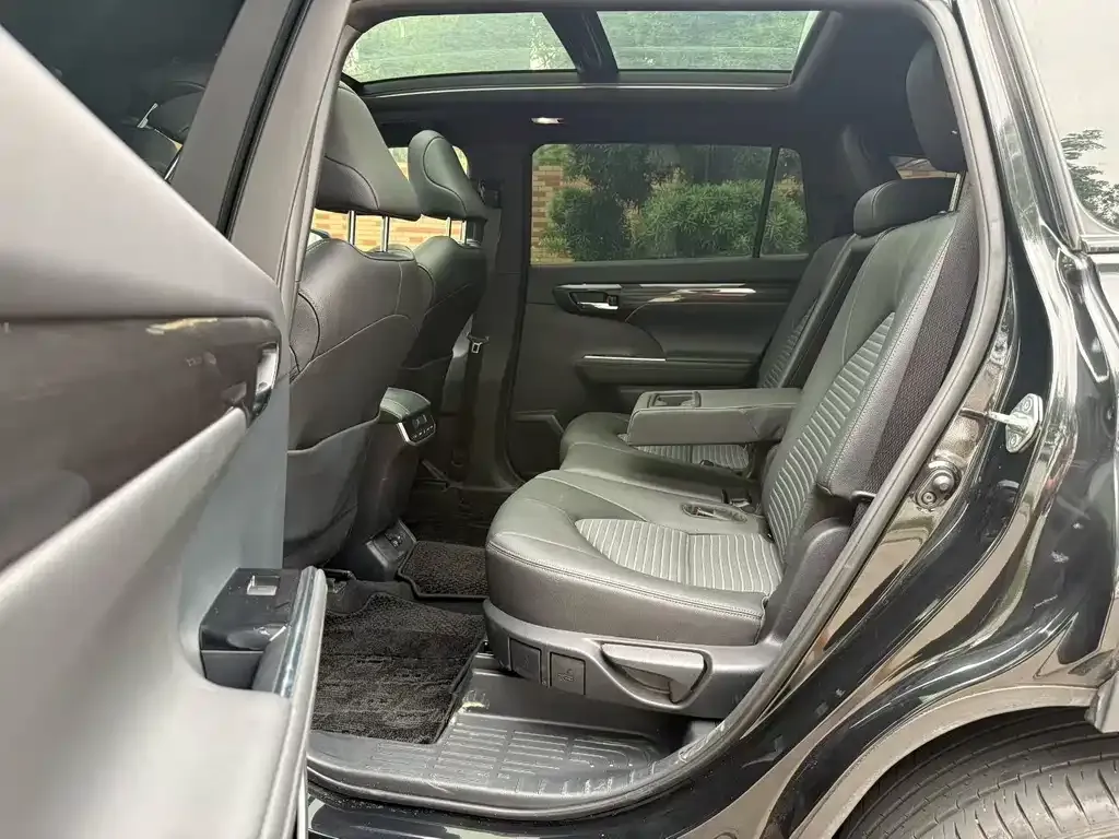 Toyota Crown Kluger 2023 из CN, фото 4