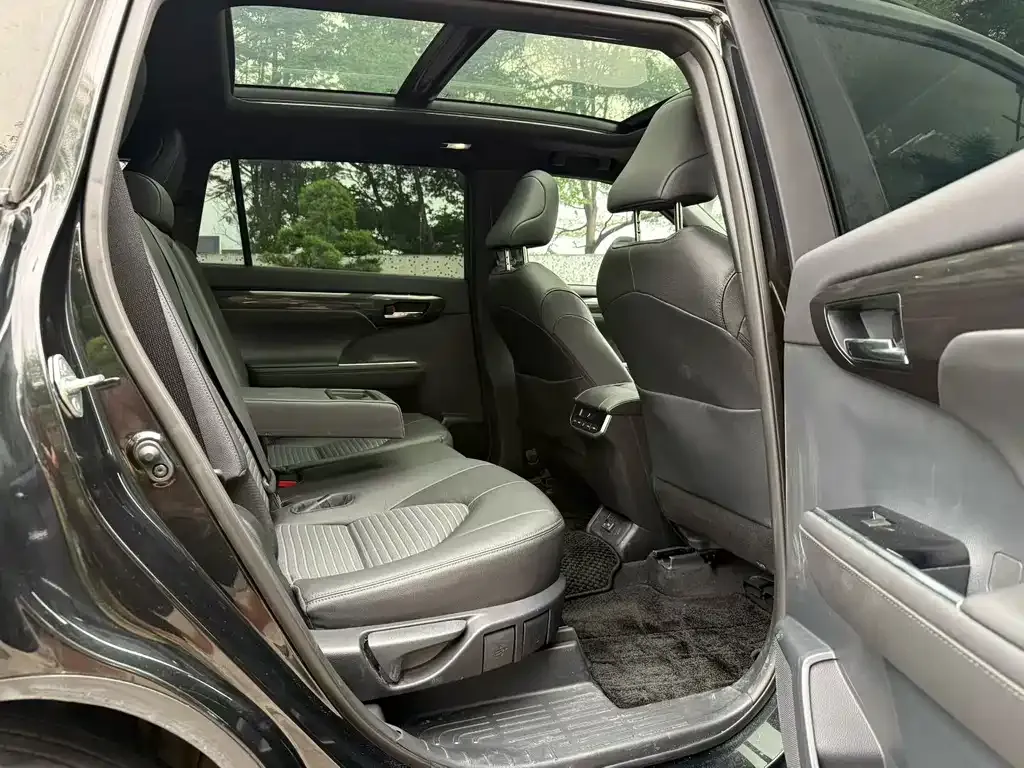 Toyota Crown Kluger 2023 из CN, фото 5