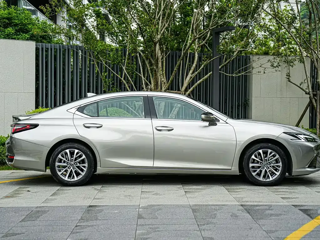 Lexus ES 2025 из CN, фото 3