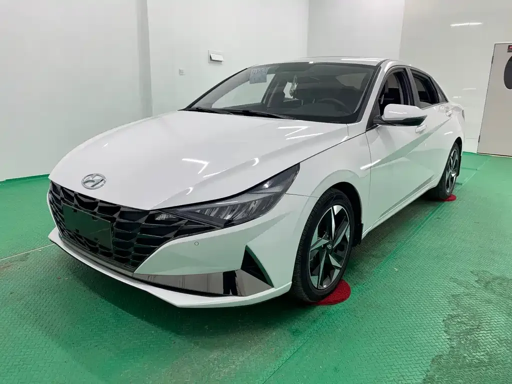 Hyundai Elantra 2023 из CN, фото 1