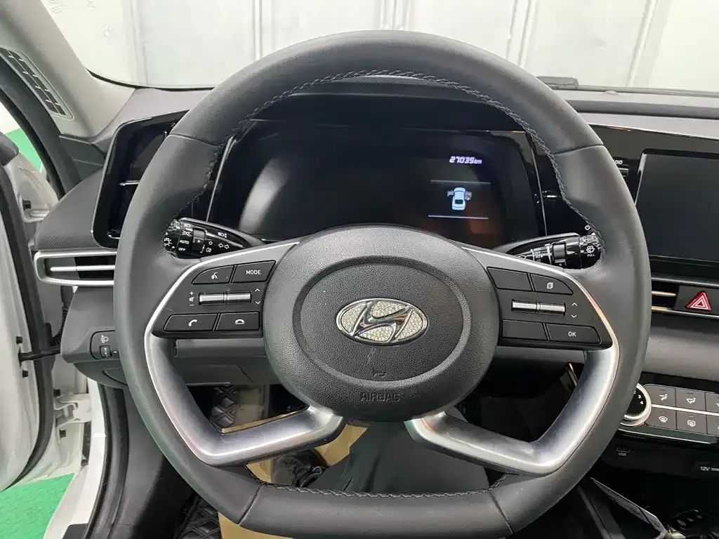 Hyundai Elantra 2023 из CN, фото 8