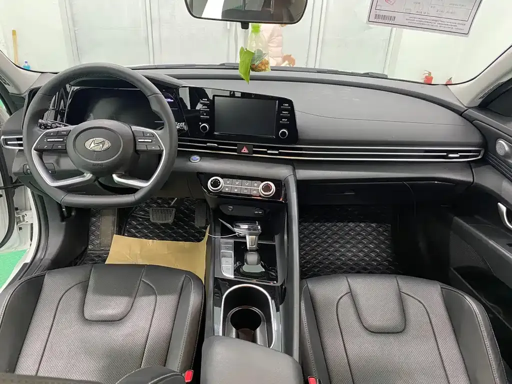 Hyundai Elantra 2023 из CN, фото 7