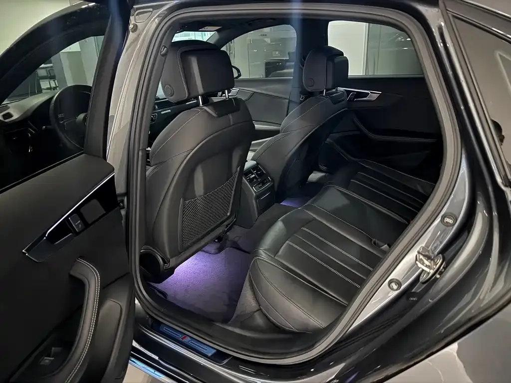 Audi A4L 2024 из CN, фото 6