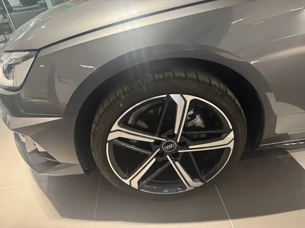 Audi A4L 2024 из CN, фото 3
