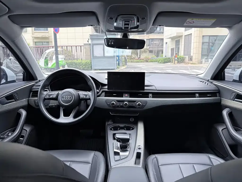Audi A4L 2023 из CN, фото 4