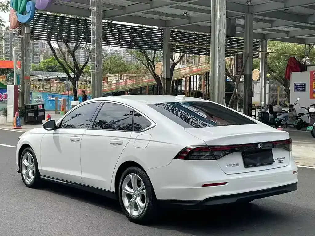 Honda Accord — фото 9