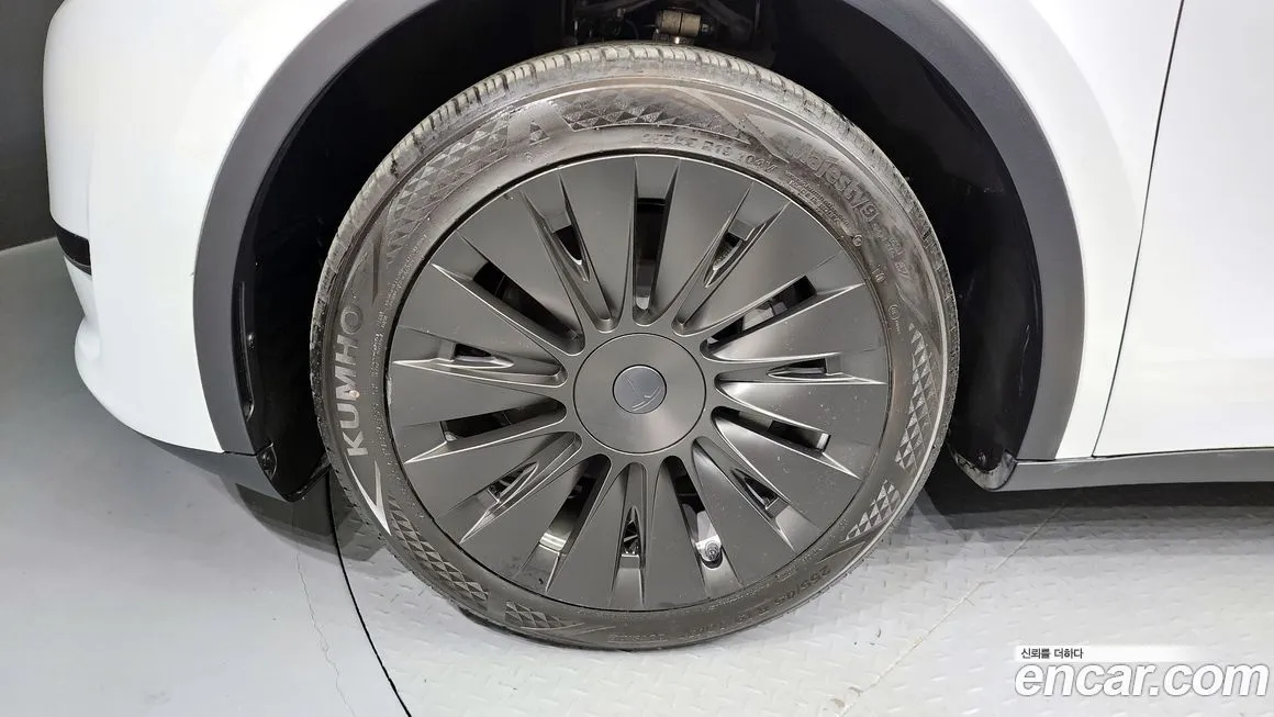 Tesla Model Y — фото 9