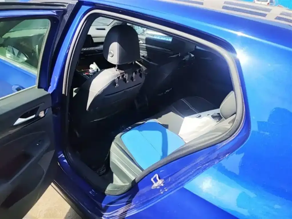 Volkswagen Golf 2022 из CN, фото 8
