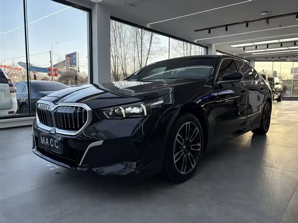 BMW 5 Series 2025 из CN, фото 3