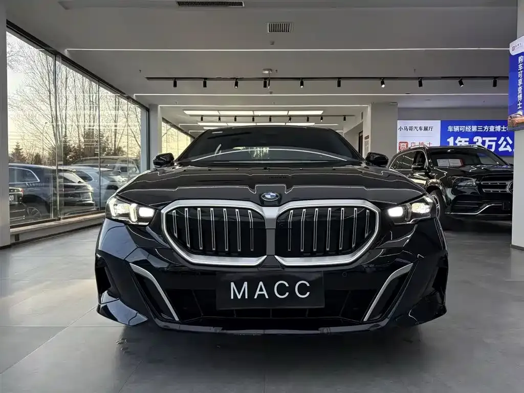 BMW 5 Series 2025 из CN, фото 4