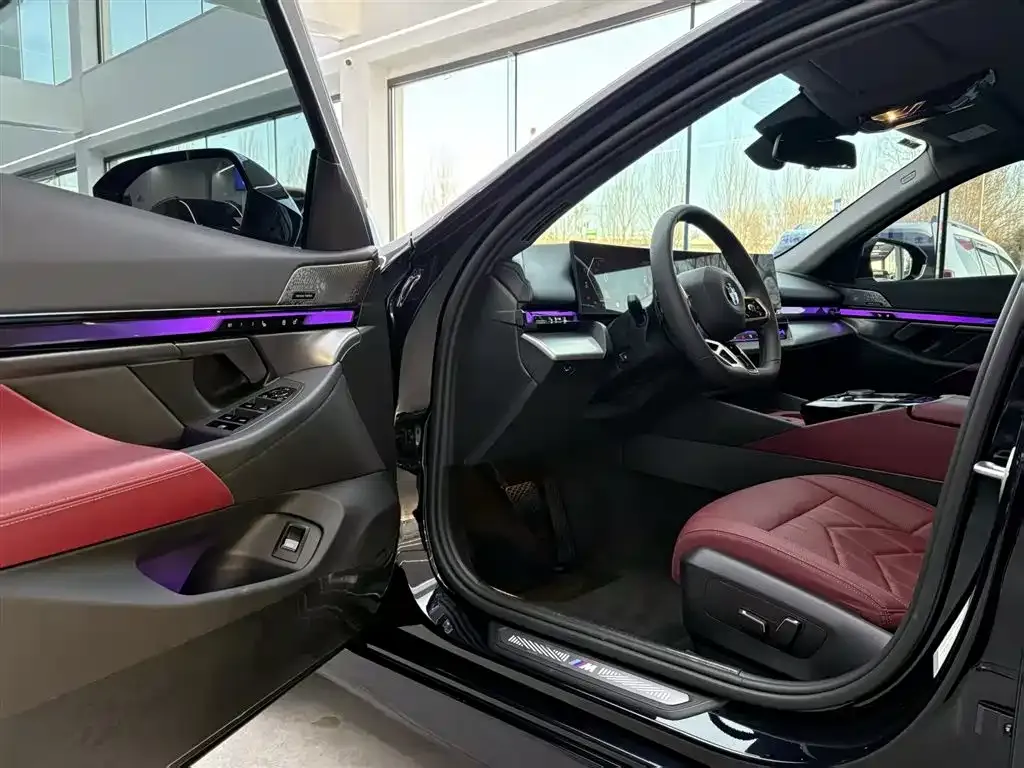 BMW 5 Series 2025 из CN, фото 7