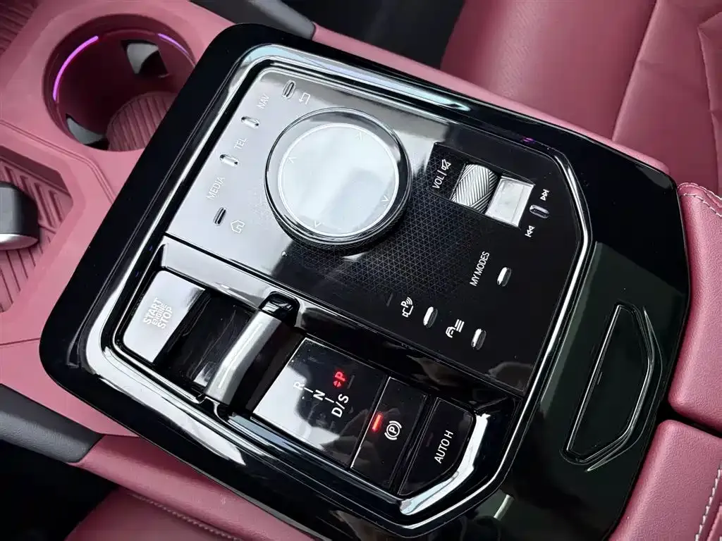 BMW 5 Series 2025 из CN, фото 5