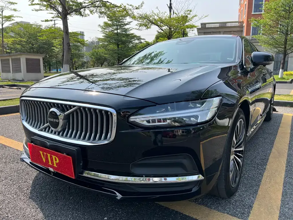 Volvo S90 — фото 1