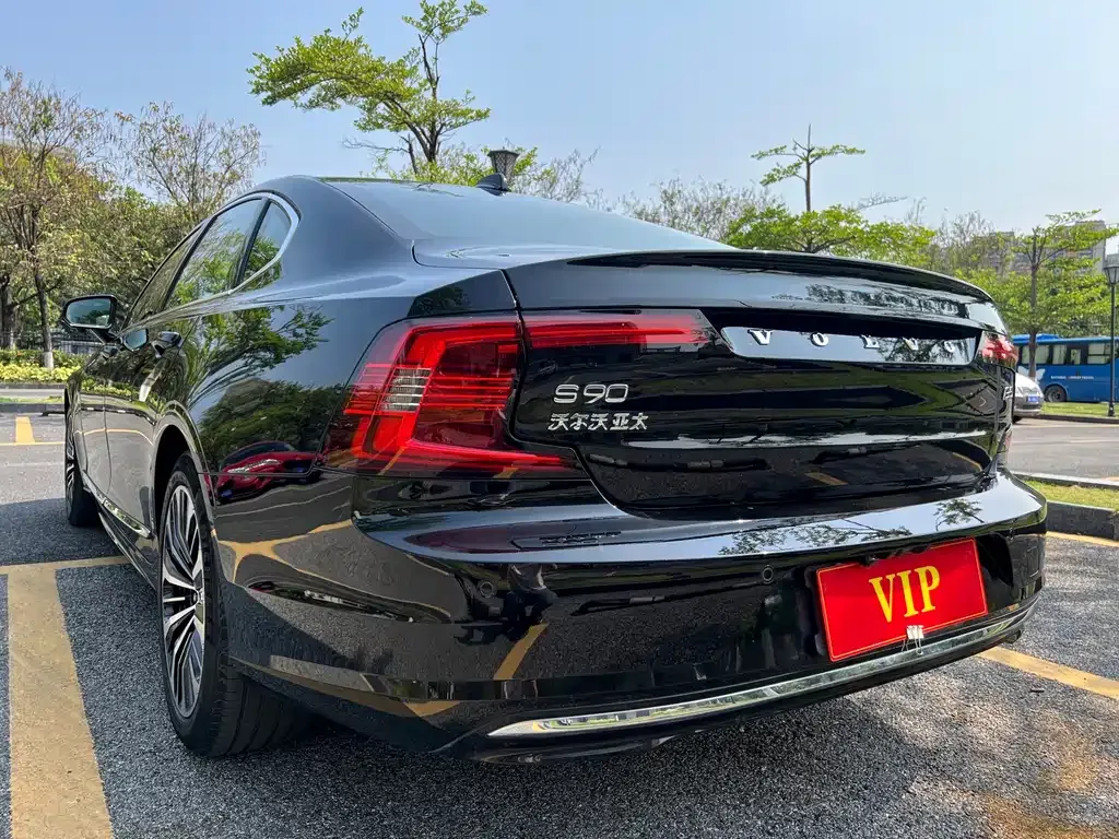 Volvo S90 — фото 3