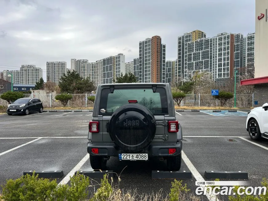 Jeep Wrangler — фото 9