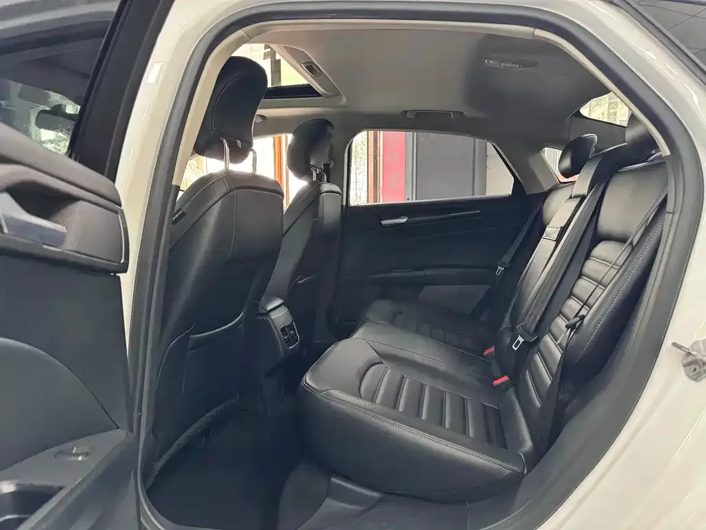 Ford Mondeo 2021 из CN, фото 2
