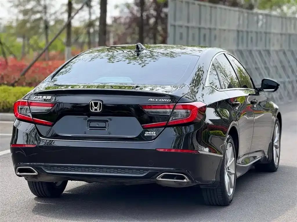 Honda Accord — фото 3