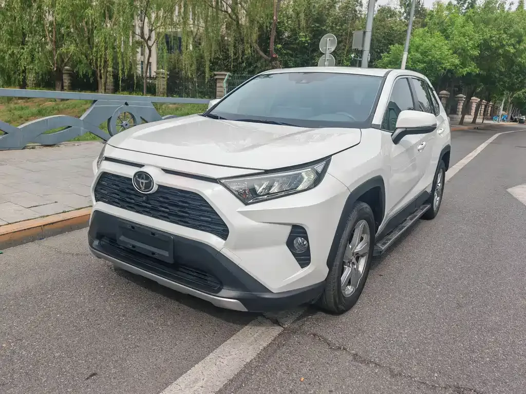 Toyota RAV4 2021 из CN, фото 1