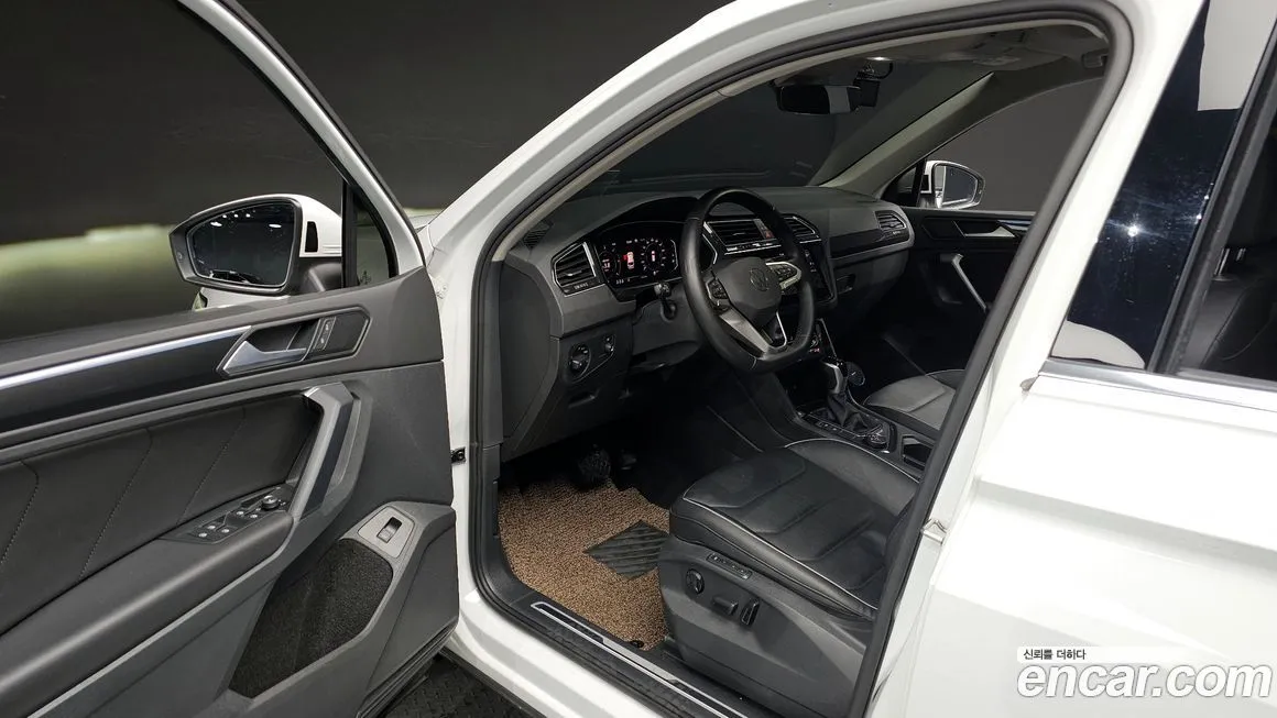 Volkswagen Tiguan — фото 9