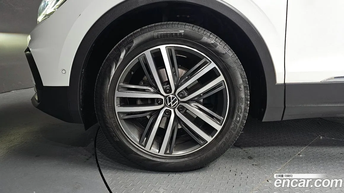 Volkswagen Tiguan — фото 10