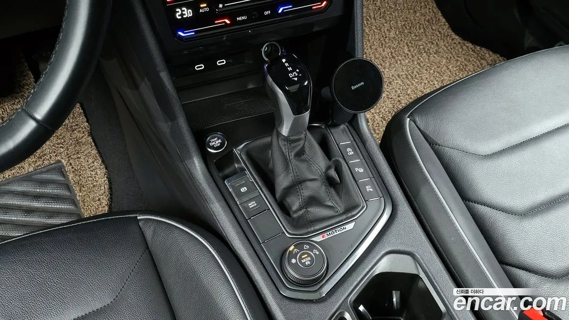 Volkswagen Tiguan — фото 6