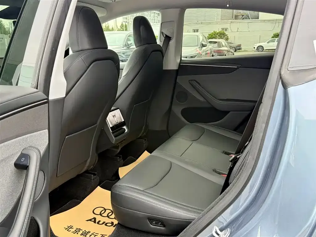 Tesla Model Y 2025 из CN, фото 2