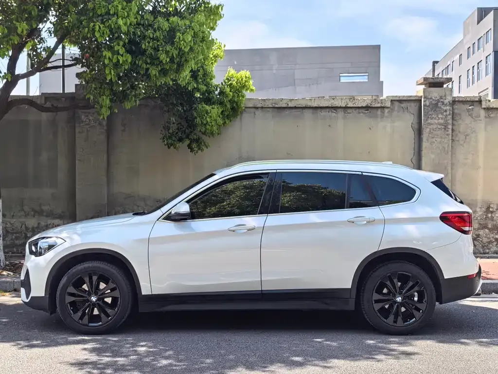 BMW X1 — фото 9